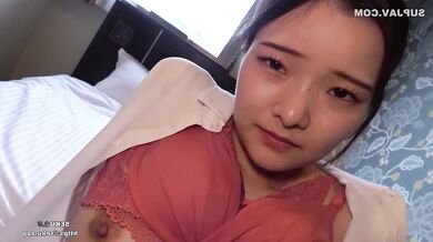 制服大奶美女 身材苗条无毛肥汁鲍鱼吃鸡乳交 被无套中出 内射